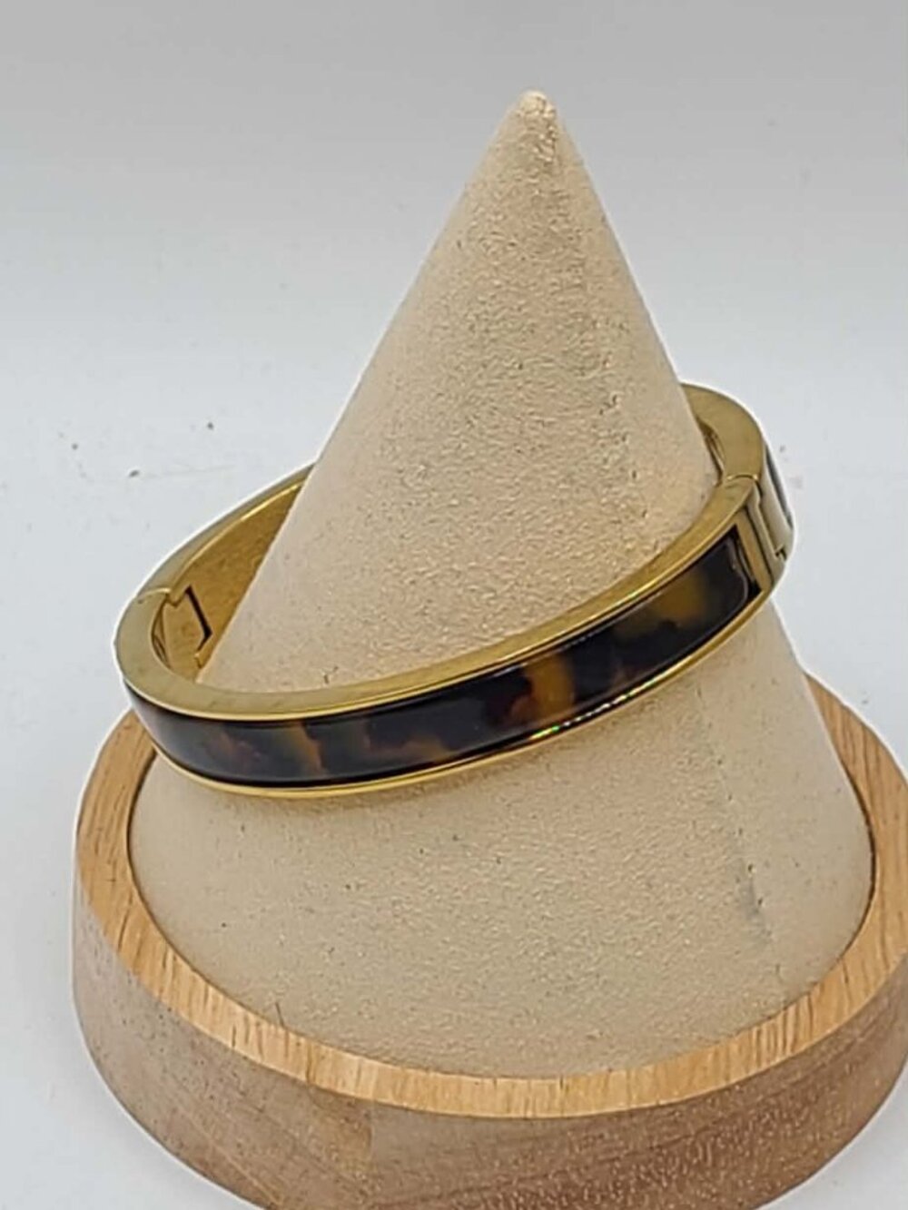 J Crew Tortoise Gold Tone Hinged Bangle Bracelet NWOT